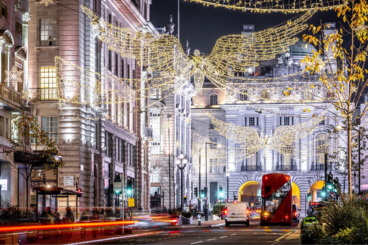 London Busy Street at night